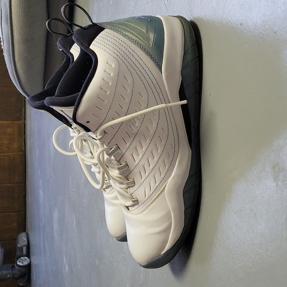 Jordan Other - Blue and white jordan velocity